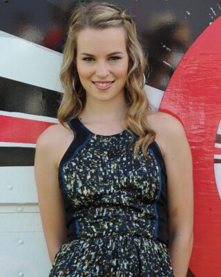 BRIDGIT MENDLER 8x10 PHOTO *