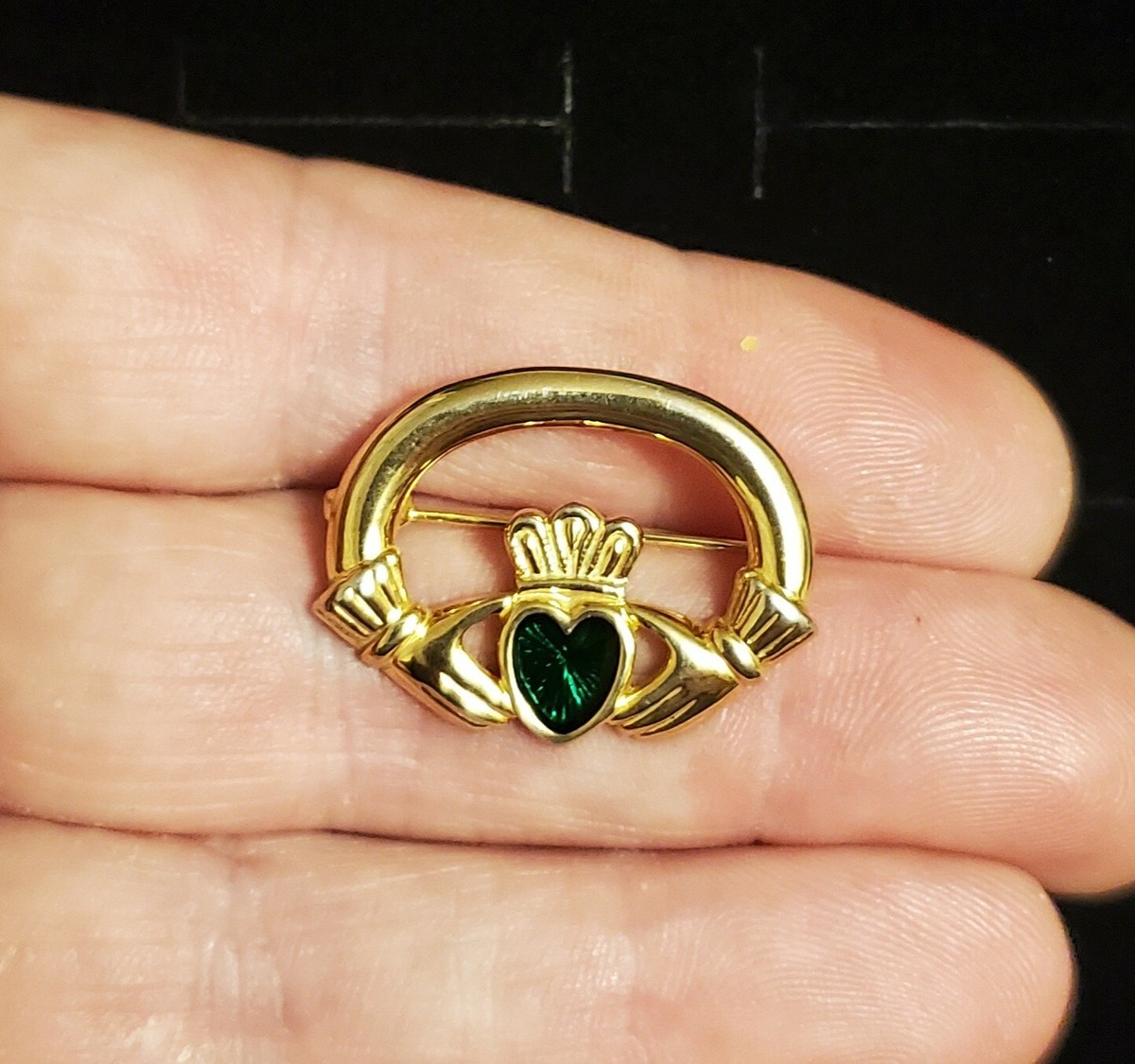 Green Claddagh Symbol