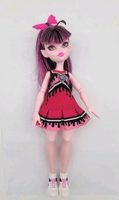Mattel Monster High Draculaura G3 Ghoul Spirit Doll Fearleader Cheerleader