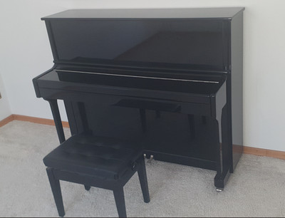Klavier Stollenwerk 117 First Love, schwarz Hochglanz, Bj. 2016, inkl. Bank