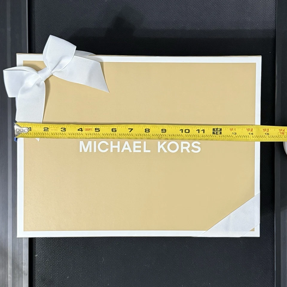 ¡NUEVO! Caja de regalo mediana Michael Kors con cinta y pañuelo (vacía), 14,5 x 10,75 x 5 pulgadas Foto 3 de 4
