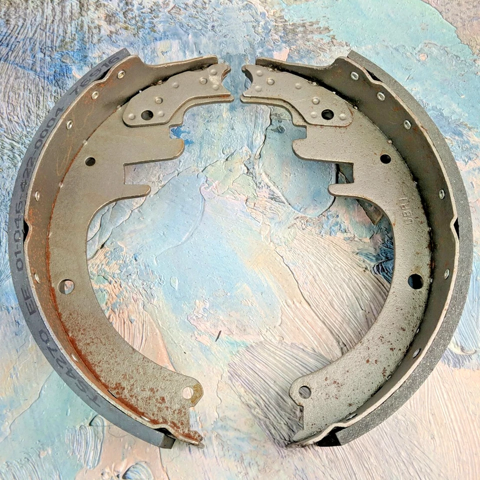 Zapatas de freno traseras Napa Trustop TS452 para Express Savana Ram Van K2500 Suburban Foto 3 de 4