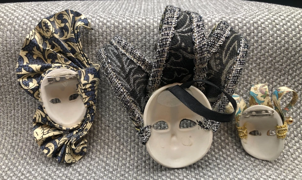 Lote de 3 Máscaras Miniatura Estilo Veneciano, Bufón o Mardi Gras Foto 3 de 4