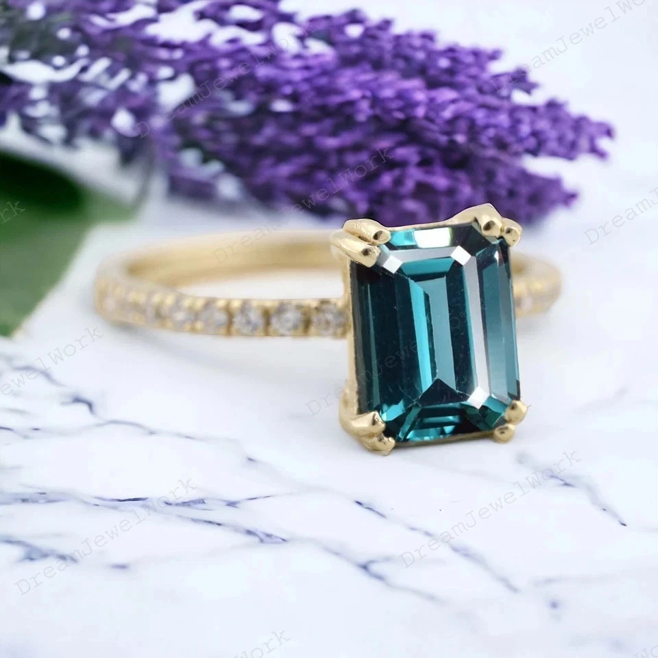 Anillo de boda de alejandrita de corte esmeralda de 2,54 quilates de oro amarillo macizo de 14 quilates Foto 2 de 4