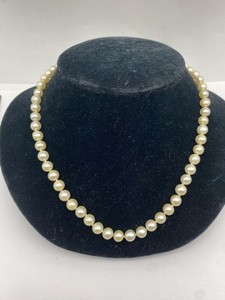 14k Gold FW Pearl Knotted String Necklace 30.7 g