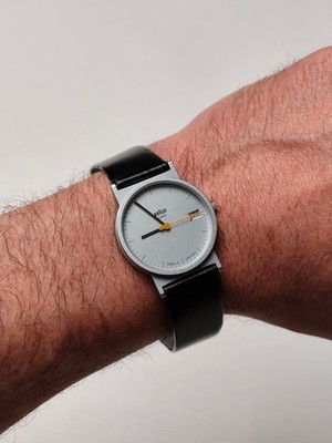 名作 BRAUN AW20 クォーツ 3802 ドイツ製 オリジナルストラップ Braun Wristwatch AW20 Quartz 3802 Silver Black Leather Round