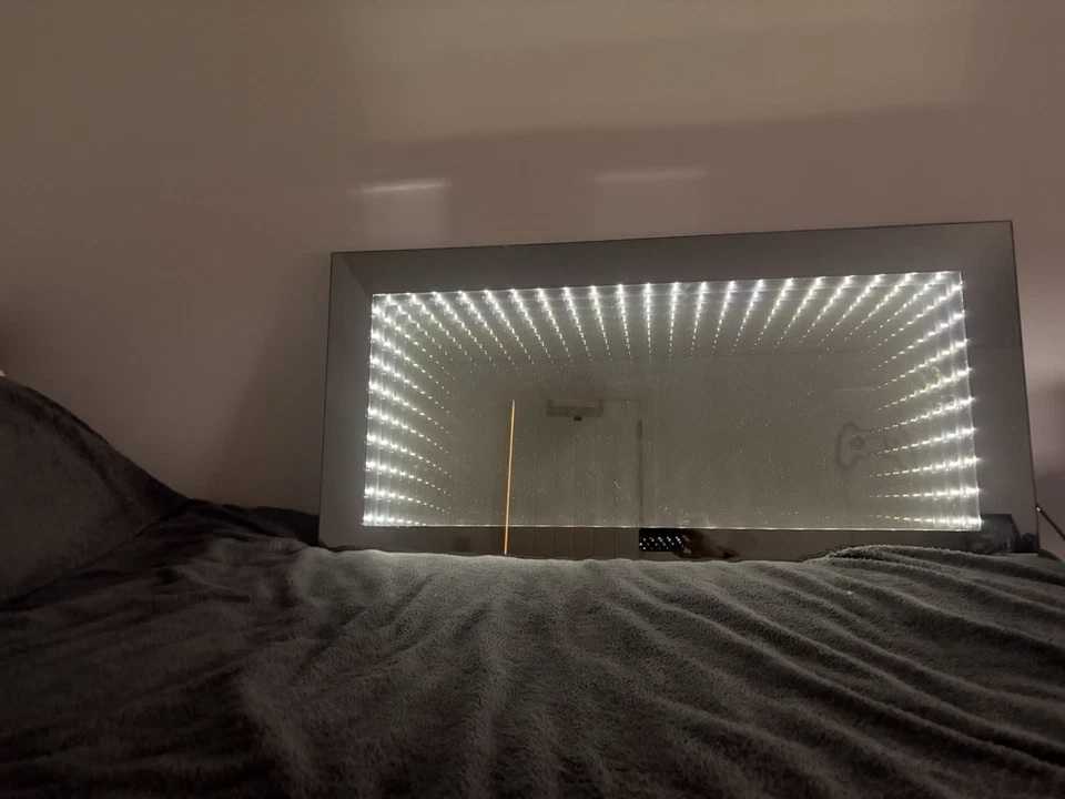 Large LED Infinity Mirror 120cm x 60cm x 4cm Wall Mounted - Image 3 of 4