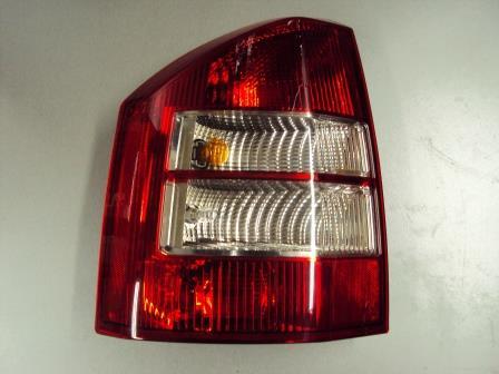 Feu arrière gauche cassé ? Réparez votre Jeep Compass rouge