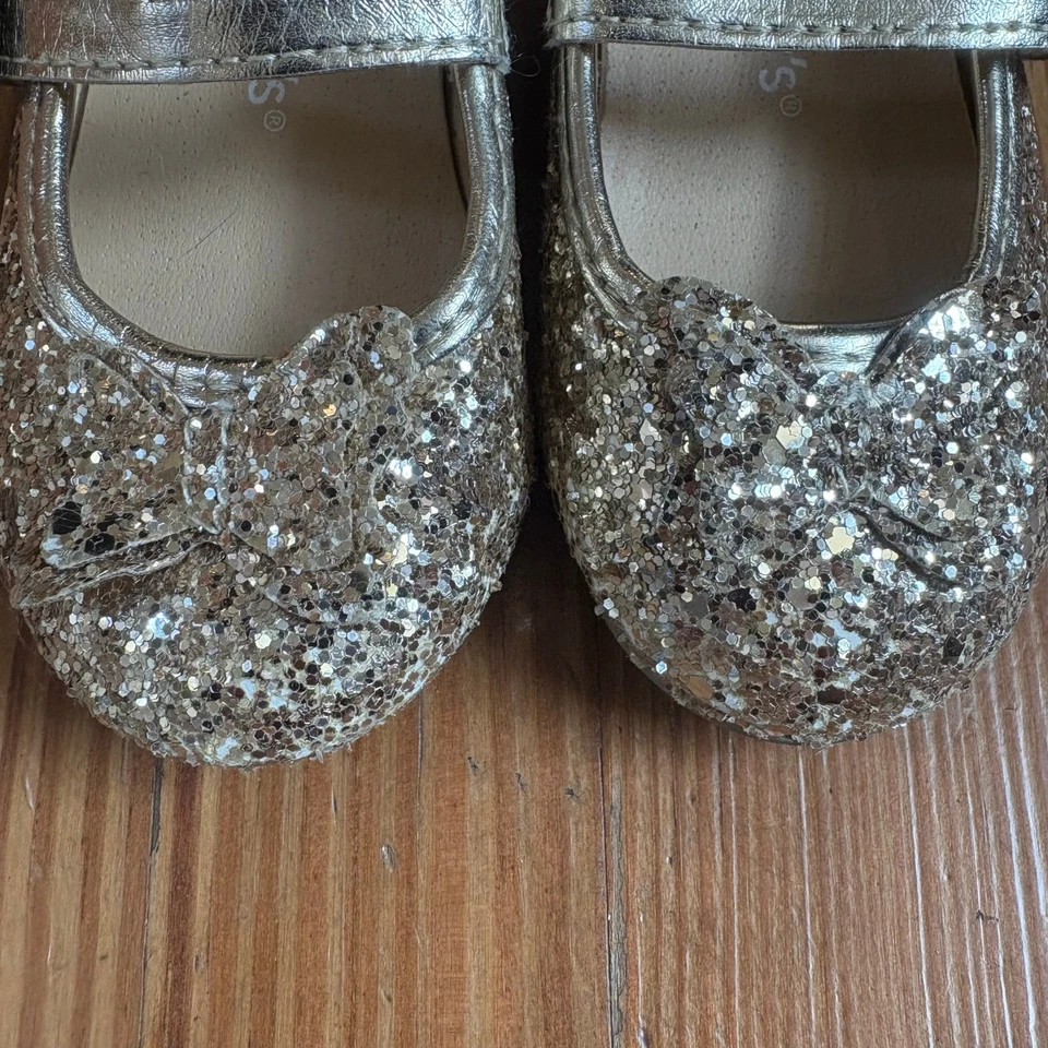 Carter's gold glitter butterfly heeled buckle mary jane toddler shoe SIZE 5 - Image 3 of 4