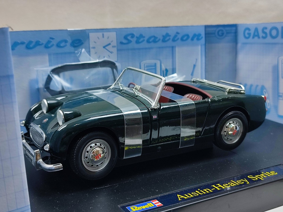 Revell Metal 1/18 1952 AUSTIN HEALEY SPRITE Roadster Brg Green New