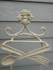 Vintage Ornate Metal Wall Mounted Vertical Plate Rack — photo 2