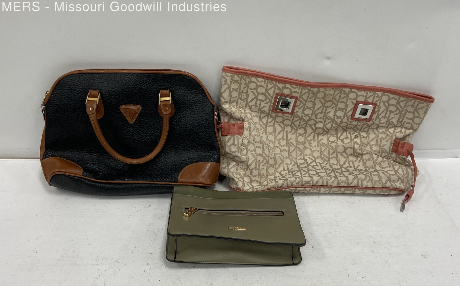 Women's Guess Multicolor Pattern Designer Fashion… - image 1