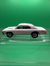 Johnny Lightning 1966 Chevy Malibu SS scala 1:64 auto pressofusa bianca