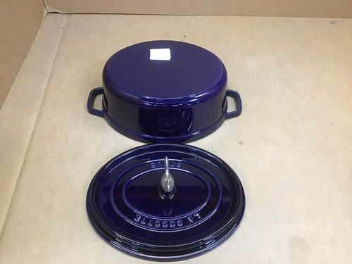 Horno holandés STAUB de hierro fundido 5,75 qt Coq au Vin Cocotte - azul oscuro - Imagen 3 de 9