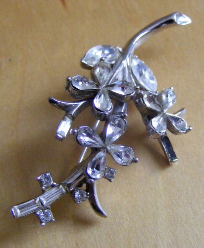 5 ANTIQUE & VINTAGE CLEAR PASTE, MARCASITE & CERAMIC BROOCHES - Picture 6 of 6