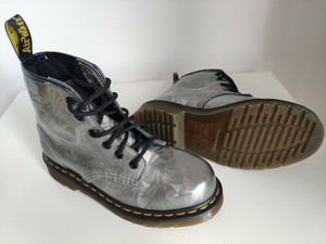 dr martens shiny boots
