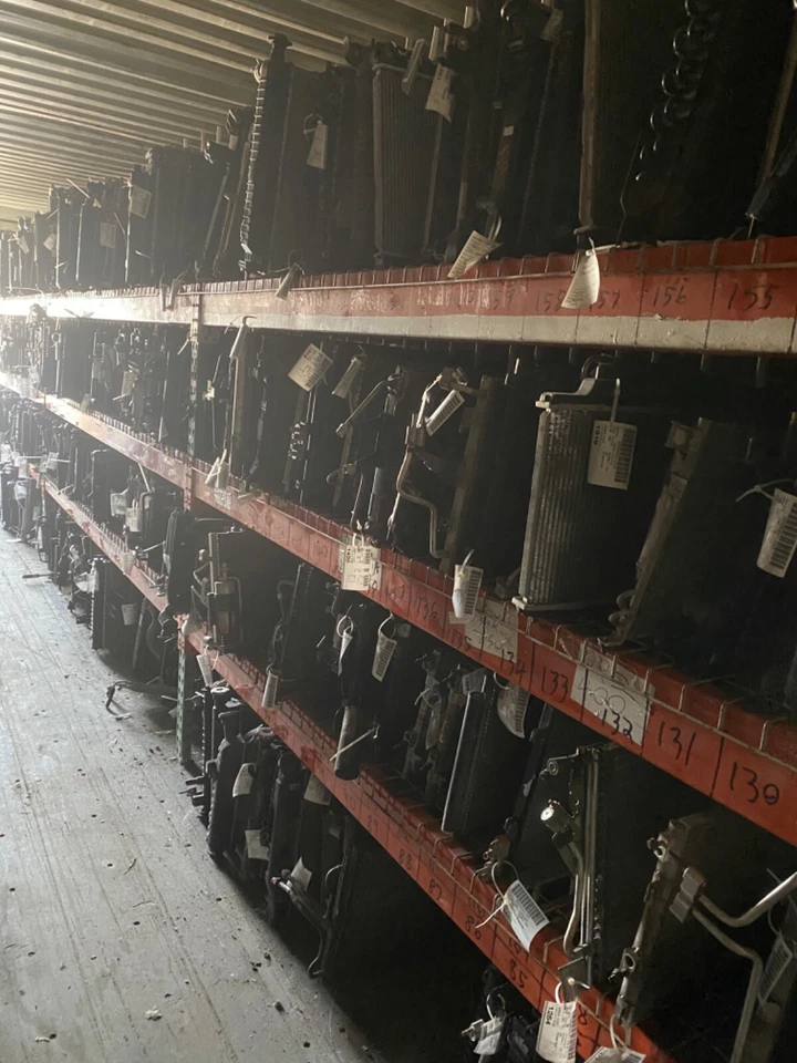 Radiator S10/S15/SONOMA TRUCK 94 95 96 97 98 99 00 01 02 03 FAST SHIPPING - Image 3 of 4