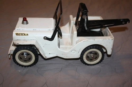 Tonka White Jeep AA Wrecker Truck  Vintage 1960s Made In USA