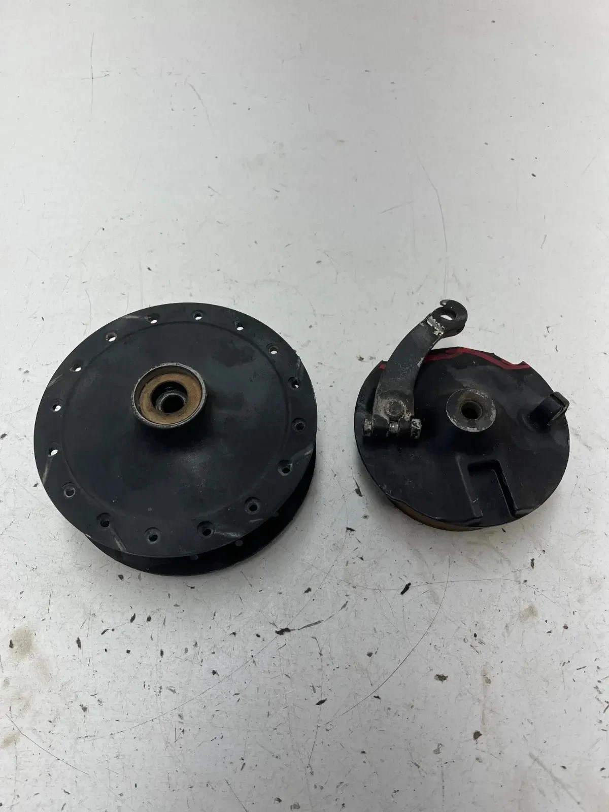 91  1991 Yamaha PW80 Pw 80 OEM Front Brake Panel Hub Drum Plate Arm Assembly