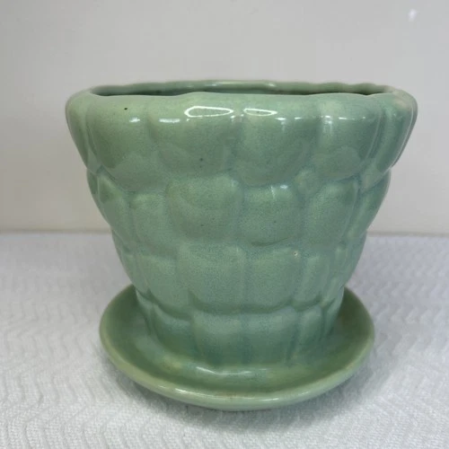 VINTAGE BRUSH MCCOY PEBBLE PLANTER WITH ATTACHED SAUCER 5 1/2" GREEN #303