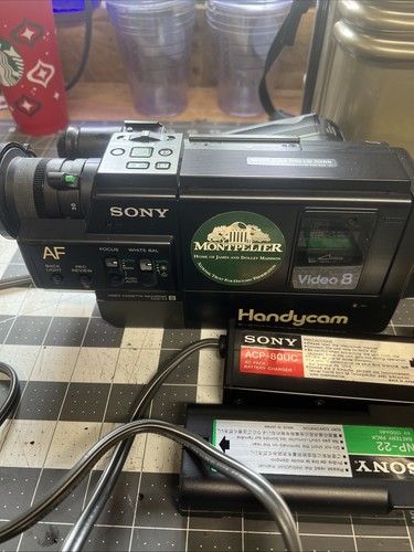 Grabadora de cámara de video Sony vintage modelo # CCD-V3 manitas estuche rígido accesorios - Imagen 2 de 22