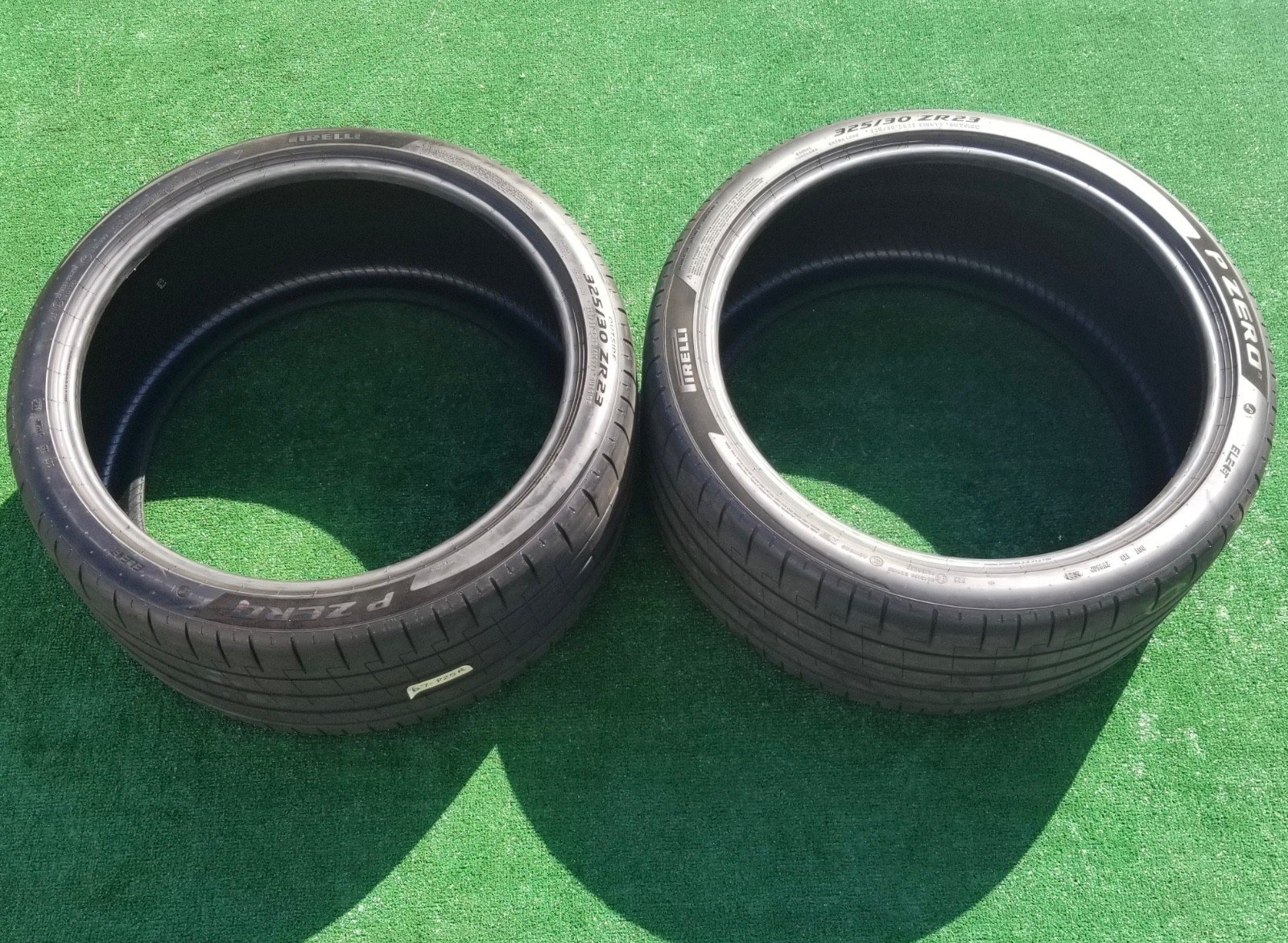 2 325/30R23 Pirelli P Zero PZ5 Elect Tires L1 Lamborghini Urus SE 325/30ZR23 70%