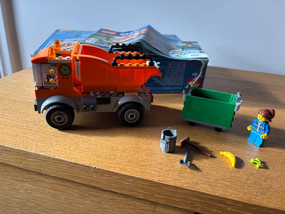 LEGO City 60220 Garbage Truck, photo 3 of 4