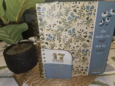 CREATIVE EXPERT 17 MONTH PLANNER"SHE WALKS BY FAITH NOT BY SIGHT"AUG '25-DEC'26