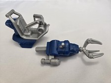 Playskool Heroes Chomp Squad Troopersaurus  Bobby Badge Replacement Pieces