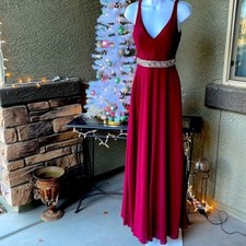 Windsor woman's burgundy prom bridesmaid formal gown, size 1/2