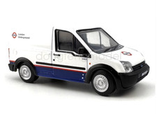 1:76 Scale White Mini Van