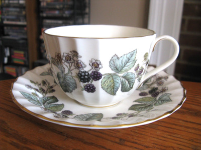 Royal Worcester England Bone China LAVINIA Z2821 Blackberry Cup & Saucer Set
