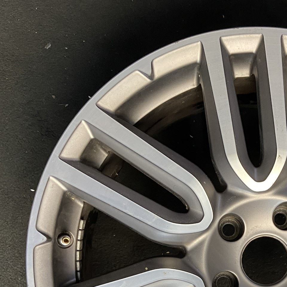 Maserati Ghibli 2016-2018 Front Wheel P/N 670010628