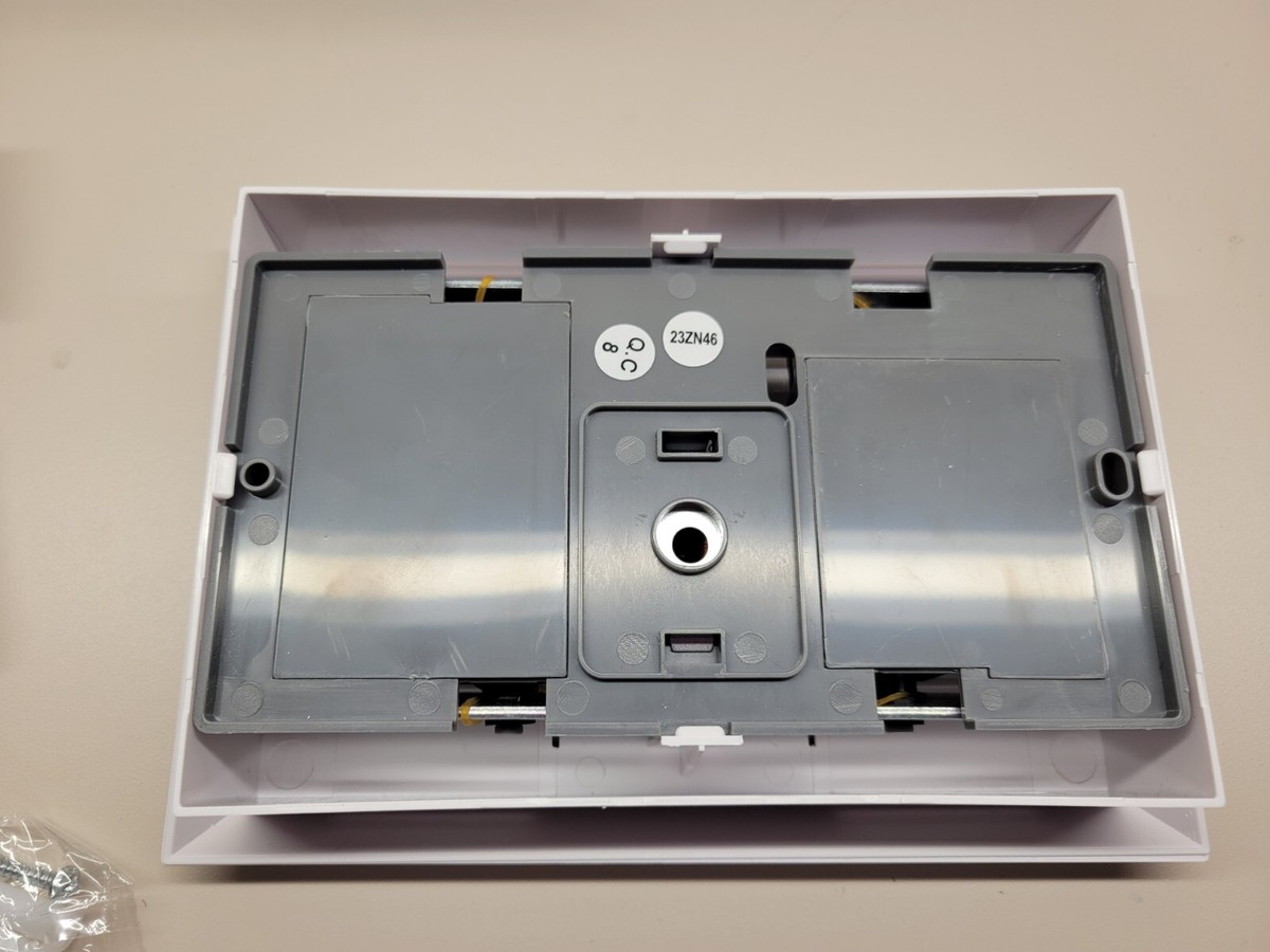 New In Open Box Defiant Heath Zenith Wired Doorbell Chime, White