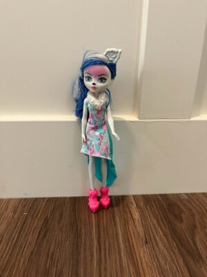 Mattel Ever After High Doll Winter Pixies Foxanne