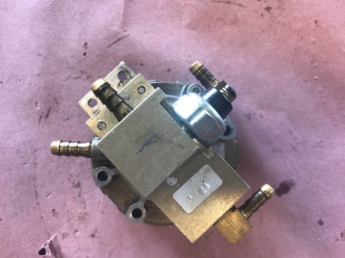 Evinrude Ficht Oil Pump and Housing 