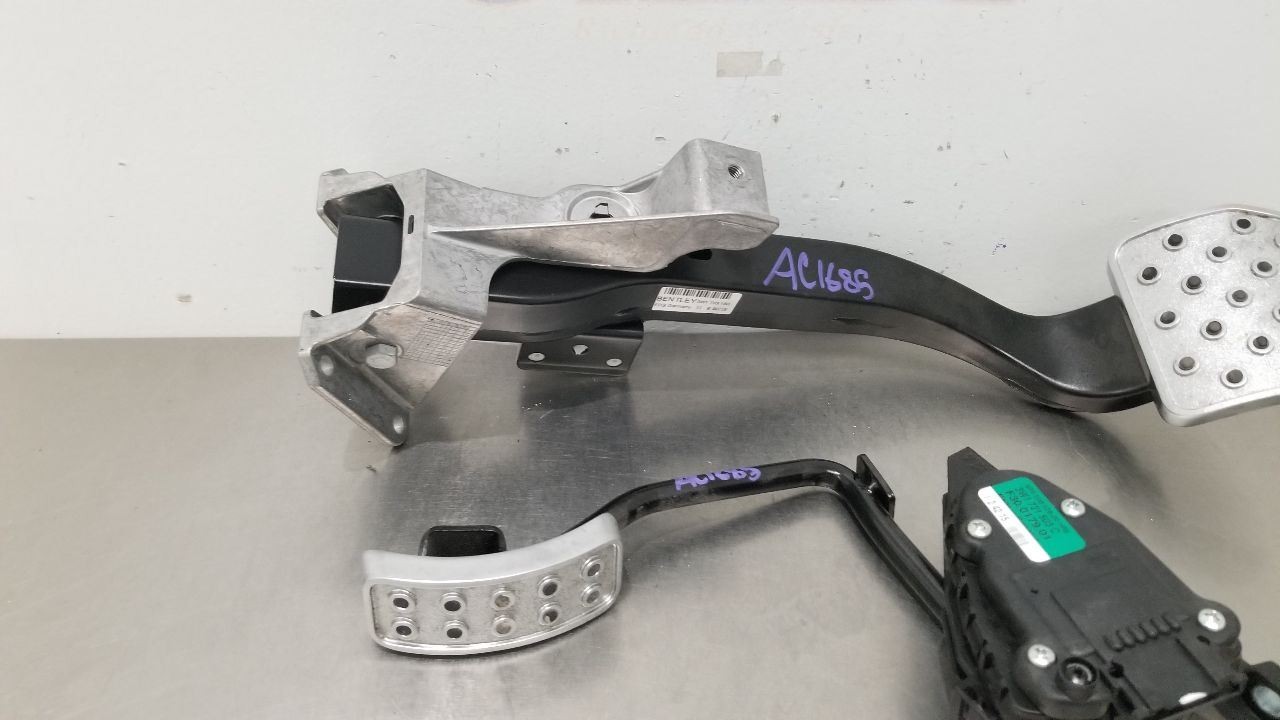 16 BENTLEY CONTINENTAL GTC GAS ACCELERATOR AND BRAKE PEDAL ASSEMBLY SET PAIR