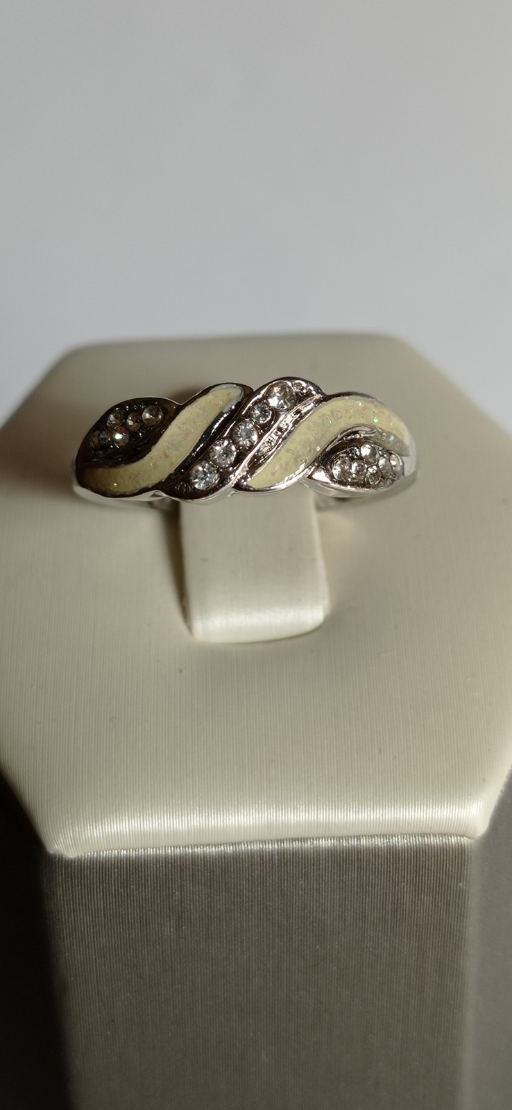 ANILLO / DE DISEÑO / TROQUELADO Y ESMALTADO / EN PLATA - 925 ¡¡ PESA 3 GRAMOS ¡¡