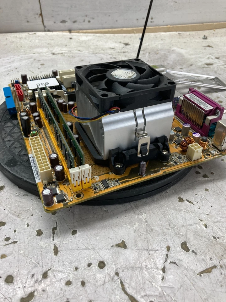 ASUS MZN-MX SE PLUS AMD Athlon 64 X2 Dual Core 5200+ 2 GB SIN DISCO DURO Foto 3 de 4