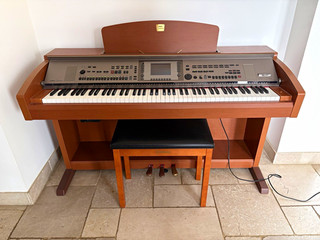 Yamaha CVP 303 Clavinova 88 Key Digital Home Piano 3 Pedals Brown Bench