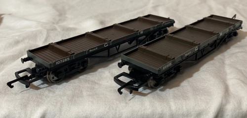 HORNBY R6477A x2 GWR MACAW BOLSTER WAGONS 84428 UNBOXED GC RESTPOSTEN | Zustand: Used