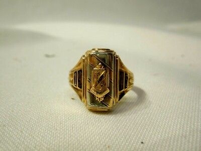 10KT solid gold 1945 class ring