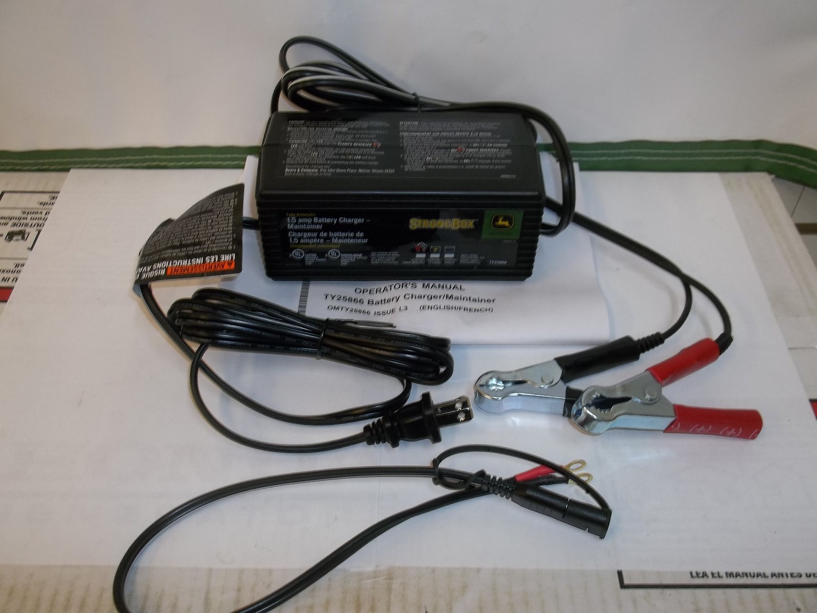 JOHN DEERE BATTERY CHARGER AND MAINTAINER 1.5 AMP STAND ALONE UNIT