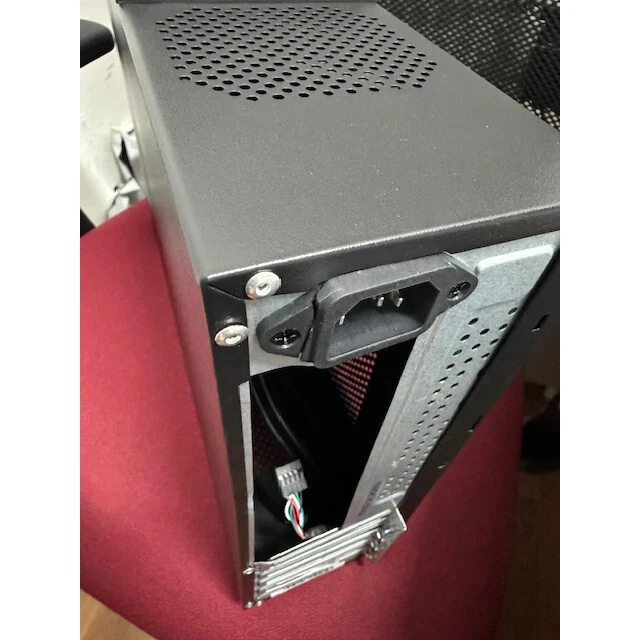 UNYKAch UK2010 Caja PC Micro ATX USB 3.0 Negra+Fuente de Alimentación 450W*Golpe - Imagen 3 de 4