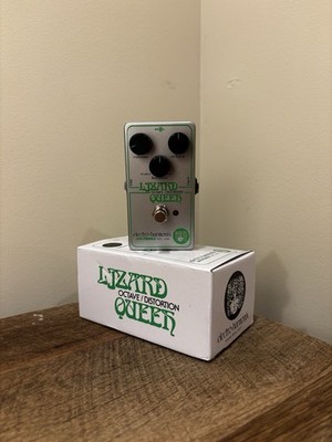 Electro-Harmonix x JHS Lizard Queen Octave Fuzz Guitar Effect