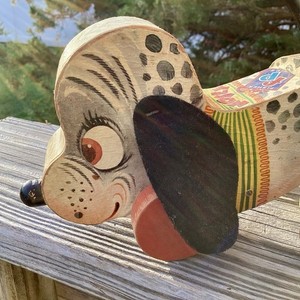 Vintage Wooden toy: FISHER PRICE -- NOSEY dog #445 pull toy dog Mid To Late 1950