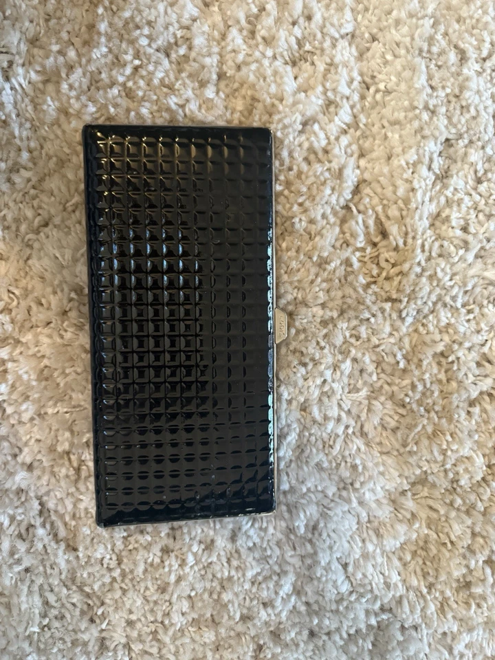 Cartera Lodis charol negro - Diseño de marco estructurado, excelente estado Foto 2 de 4