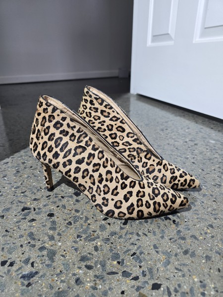 L.K. Bennett size 39.5 Corrina lepard print cow hide bootie ankle boots RRP $560