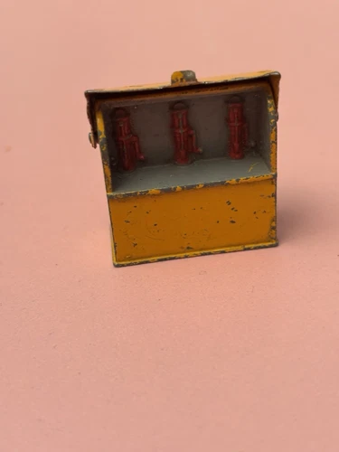 VINTAGE DINKY TOYS #49 PRATTS  PETROL OIL BIN