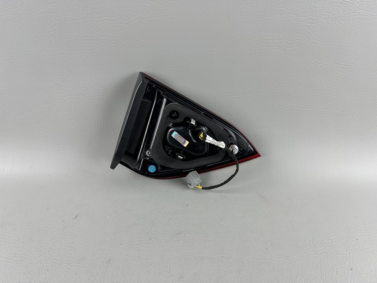 2017-2020 Maserati Levante Right Passenger Inner Tail Light OEM 20680202